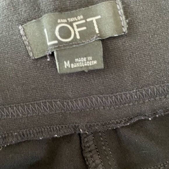 Loft black pull on style crop leggings with side seam details, size M. - Picture 4 of 4